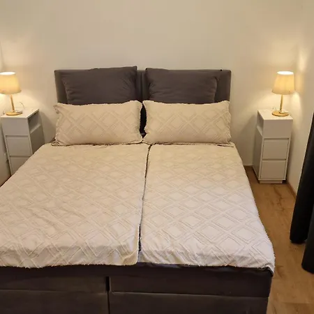 Auxbrg - 4 Zimmer, Xl Wasserbett, 65 Zoll Tv, Xl Terrasse * 奥格斯堡