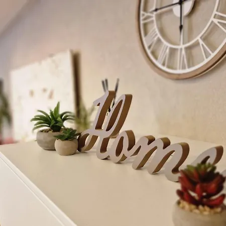 Auxbrg - 4 Zimmer, Xl Wasserbett, 65 Zoll Tv, Xl Terrasse * Augsburg