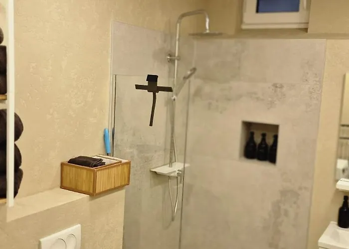 Auxbrg - 4 Zimmer, Xl Wasserbett, 65 Zoll Tv, Xl Terrasse